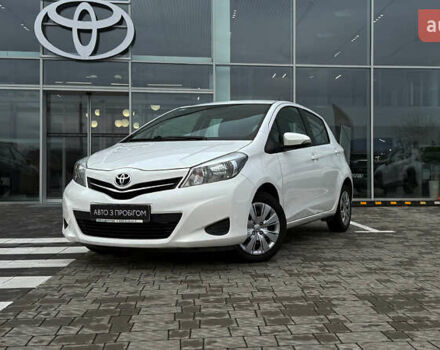 Белый Тойота Ярис, объемом двигателя 1.3 л и пробегом 69 тыс. км за 9600 $, фото 1 на Automoto.ua
