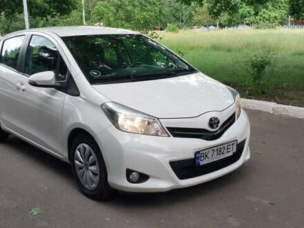 Тойота Яріс 2012 у Рівному на Automoto.ua Білий Тойота Яріс, об'ємом двигуна 1.36 л та пробігом 191 тис. км за 7500 $, фото 1 на Automoto.ua