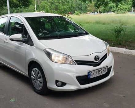 Білий Тойота Яріс, об'ємом двигуна 1.36 л та пробігом 191 тис. км за 7500 $, фото 1 на Automoto.ua