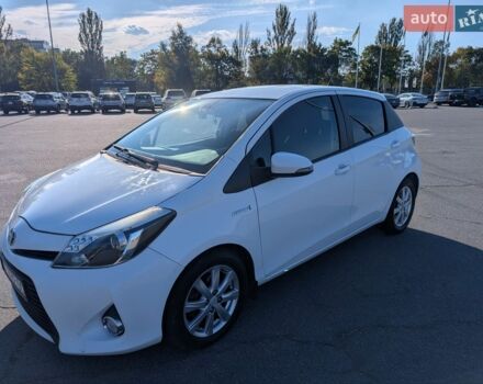 Белый Тойота Ярис, объемом двигателя 1.5 л и пробегом 165 тыс. км за 8500 $, фото 1 на Automoto.ua