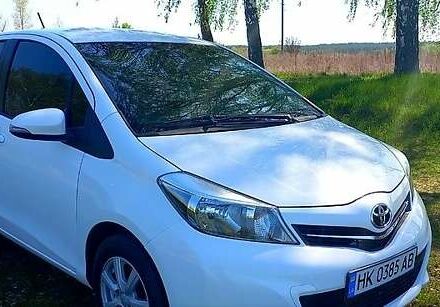 Тойота Ярис 2013 в Киеве на Automoto.ua Белый Тойота Ярис, объемом двигателя 1.3 л и пробегом 234 тыс. км за 7400 $, фото 1 на Automoto.ua