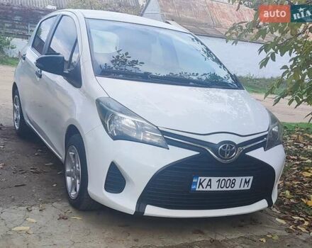 Белый Тойота Ярис, объемом двигателя 1.33 л и пробегом 244 тыс. км за 7000 $, фото 1 на Automoto.ua