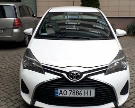 Белый Тойота Ярис, объемом двигателя 1 л и пробегом 120 тыс. км за 8500 $, фото 1 на Automoto.ua