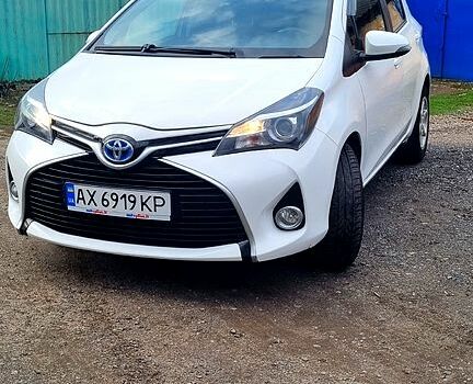 Белый Тойота Ярис, объемом двигателя 1.5 л и пробегом 130 тыс. км за 10800 $, фото 1 на Automoto.ua