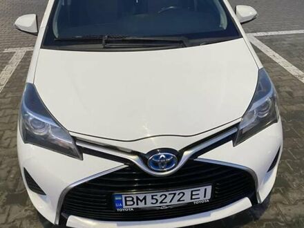 Тойота Ярис 2016 в Ромнах на Automoto.ua Белый Тойота Ярис, объемом двигателя 1.5 л и пробегом 232 тыс. км за 11600 $, фото 1 на Automoto.ua