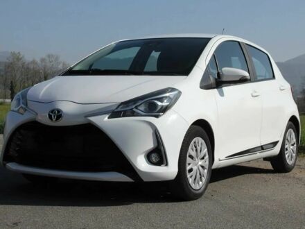 Тойота Ярис 2018 в Киеве на Automoto.ua Белый Тойота Ярис, объемом двигателя 1 л и пробегом 46 тыс. км за 13800 $, фото 1 на Automoto.ua
