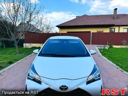 Тойота Яріс 2019 у Ромнах на Automoto.ua Білий Тойота Яріс, об'ємом двигуна 1.4 л та пробігом 37 тис. км за 11900 $, фото 1 на Automoto.ua