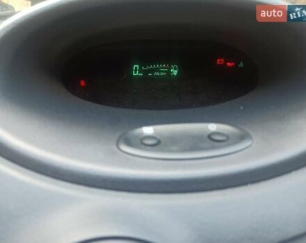 Бежевый Тойота Ярис, объемом двигателя 1.3 л и пробегом 206 тыс. км за 3600 $, фото 1 на Automoto.ua