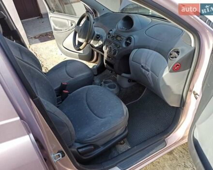 Бежевый Тойота Ярис, объемом двигателя 1.3 л и пробегом 206 тыс. км за 3600 $, фото 4 на Automoto.ua