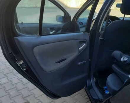 Чорний Тойота Яріс, об'ємом двигуна 1 л та пробігом 190 тис. км за 3950 $, фото 9 на Automoto.ua