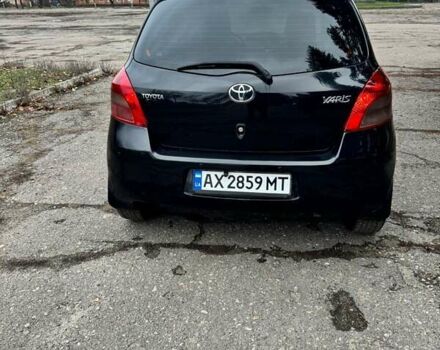 Черный Тойота Ярис, объемом двигателя 1 л и пробегом 217 тыс. км за 3800 $, фото 8 на Automoto.ua