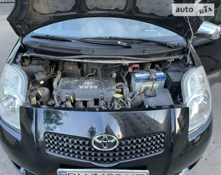 Черный Тойота Ярис, объемом двигателя 1.3 л и пробегом 152 тыс. км за 6200 $, фото 29 на Automoto.ua