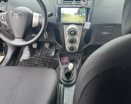 Черный Тойота Ярис, объемом двигателя 1 л и пробегом 217 тыс. км за 3800 $, фото 3 на Automoto.ua