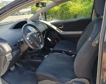 Черный Тойота Ярис, объемом двигателя 1.36 л и пробегом 244 тыс. км за 6900 $, фото 8 на Automoto.ua