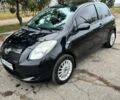 Черный Тойота Ярис, объемом двигателя 1 л и пробегом 217 тыс. км за 3800 $, фото 1 на Automoto.ua