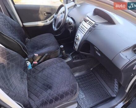 Чорний Тойота Яріс, об'ємом двигуна 1 л та пробігом 232 тис. км за 4800 $, фото 10 на Automoto.ua