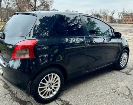 Черный Тойота Ярис, объемом двигателя 1 л и пробегом 217 тыс. км за 3800 $, фото 5 на Automoto.ua