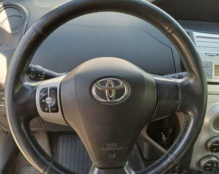 Черный Тойота Ярис, объемом двигателя 1.36 л и пробегом 244 тыс. км за 6900 $, фото 14 на Automoto.ua