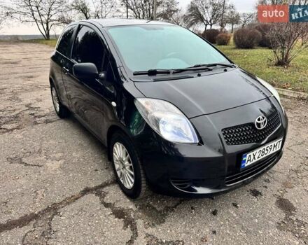 Черный Тойота Ярис, объемом двигателя 1 л и пробегом 217 тыс. км за 3800 $, фото 9 на Automoto.ua