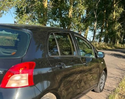 Чорний Тойота Яріс, об'ємом двигуна 1 л та пробігом 214 тис. км за 3950 $, фото 3 на Automoto.ua