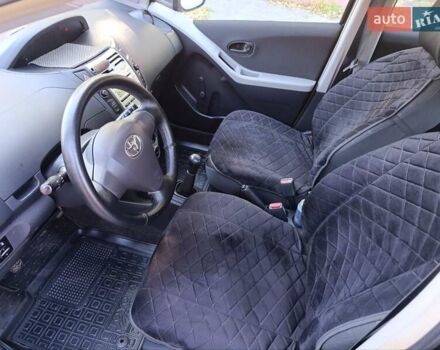 Чорний Тойота Яріс, об'ємом двигуна 1 л та пробігом 232 тис. км за 4800 $, фото 4 на Automoto.ua