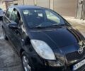 Черный Тойота Ярис, объемом двигателя 1.3 л и пробегом 185 тыс. км за 5200 $, фото 1 на Automoto.ua