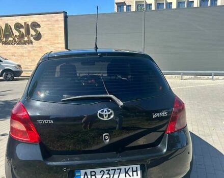 Черный Тойота Ярис, объемом двигателя 1.3 л и пробегом 169 тыс. км за 6500 $, фото 2 на Automoto.ua