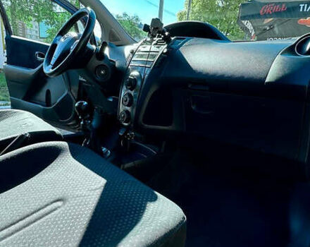Черный Тойота Ярис, объемом двигателя 1.33 л и пробегом 220 тыс. км за 6800 $, фото 5 на Automoto.ua