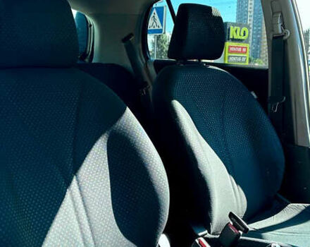 Черный Тойота Ярис, объемом двигателя 1.33 л и пробегом 220 тыс. км за 6800 $, фото 8 на Automoto.ua