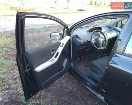 Черный Тойота Ярис, объемом двигателя 1.33 л и пробегом 162 тыс. км за 6500 $, фото 8 на Automoto.ua
