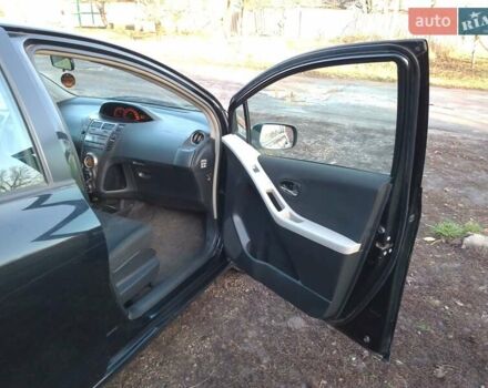 Черный Тойота Ярис, объемом двигателя 1.33 л и пробегом 162 тыс. км за 6500 $, фото 10 на Automoto.ua