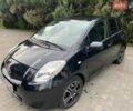 Черный Тойота Ярис, объемом двигателя 1 л и пробегом 153 тыс. км за 5200 $, фото 1 на Automoto.ua