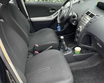 Чорний Тойота Яріс, об'ємом двигуна 1.3 л та пробігом 229 тис. км за 7100 $, фото 1 на Automoto.ua