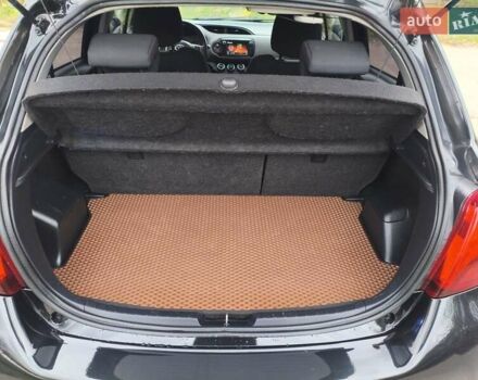 Черный Тойота Ярис, объемом двигателя 1.33 л и пробегом 149 тыс. км за 7600 $, фото 18 на Automoto.ua