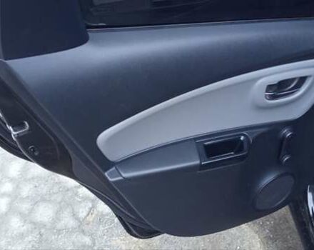 Чорний Тойота Яріс, об'ємом двигуна 1.33 л та пробігом 150 тис. км за 7700 $, фото 9 на Automoto.ua