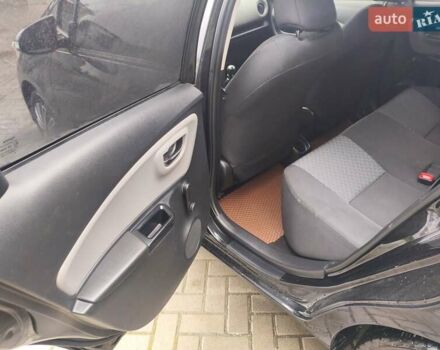 Черный Тойота Ярис, объемом двигателя 1.33 л и пробегом 149 тыс. км за 8000 $, фото 11 на Automoto.ua