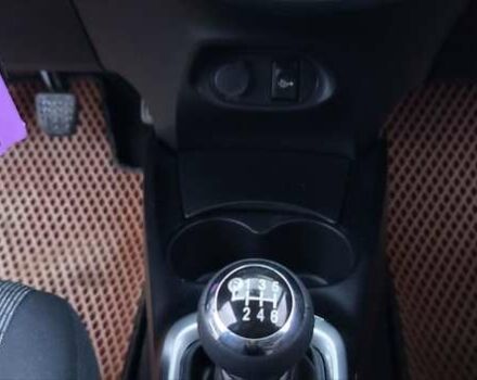 Чорний Тойота Яріс, об'ємом двигуна 1.33 л та пробігом 150 тис. км за 7700 $, фото 19 на Automoto.ua