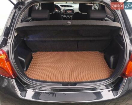 Черный Тойота Ярис, объемом двигателя 1.33 л и пробегом 149 тыс. км за 8000 $, фото 14 на Automoto.ua