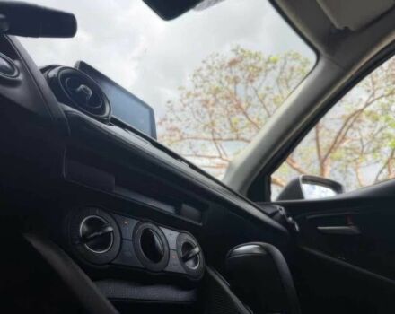 Чорний Тойота Яріс, об'ємом двигуна 1.5 л та пробігом 31 тис. км за 10000 $, фото 10 на Automoto.ua