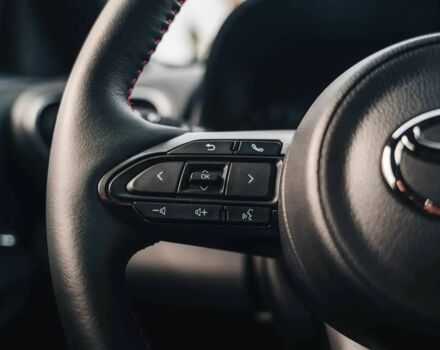 Чорний Тойота Яріс, об'ємом двигуна 1.6 л та пробігом 17 тис. км за 4900 $, фото 9 на Automoto.ua