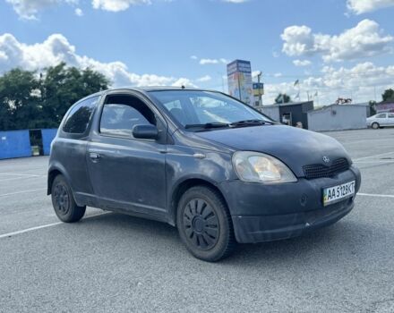 Черный Тойота Ярис, объемом двигателя 1 л и пробегом 370 тыс. км за 1550 $, фото 1 на Automoto.ua