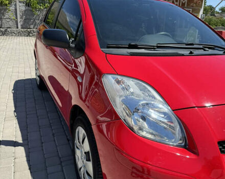 Черный Тойота Ярис, объемом двигателя 1 л и пробегом 160 тыс. км за 5800 $, фото 1 на Automoto.ua