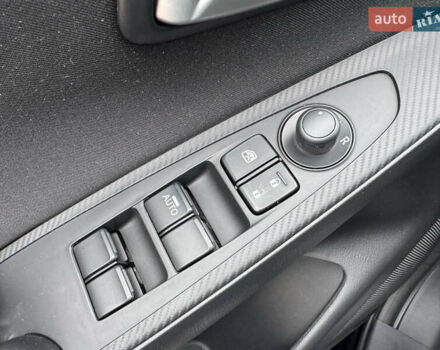 Чорний Тойота Яріс, об'ємом двигуна 1.5 л та пробігом 44 тис. км за 11999 $, фото 26 на Automoto.ua