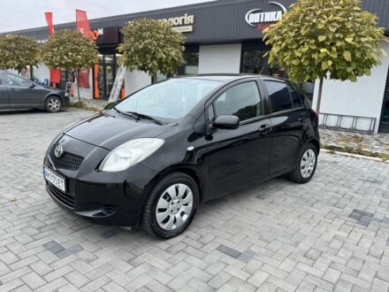 Черный Тойота Ярис, объемом двигателя 1.4 л и пробегом 160 тыс. км за 5300 $, фото 1 на Automoto.ua