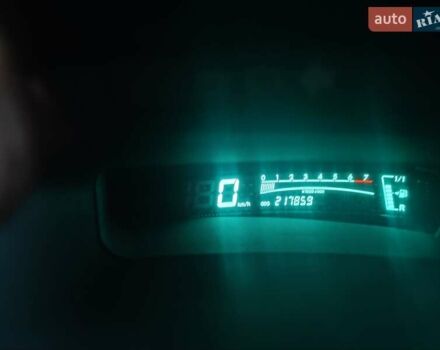 Черный Тойота Ярис, объемом двигателя 1 л и пробегом 217 тыс. км за 3800 $, фото 1 на Automoto.ua