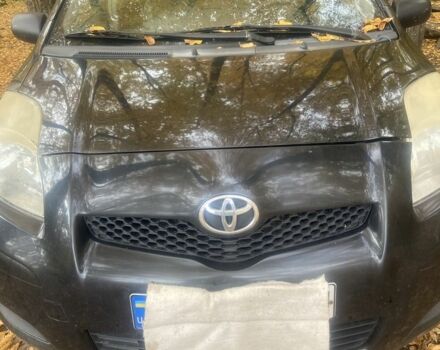 Черный Тойота Ярис, объемом двигателя 1 л и пробегом 250 тыс. км за 6554 $, фото 1 на Automoto.ua