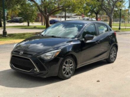 Чорний Тойота Яріс, об'ємом двигуна 1.5 л та пробігом 31 тис. км за 10000 $, фото 1 на Automoto.ua