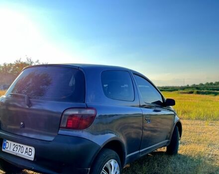 Фиолетовый Тойота Ярис, объемом двигателя 1 л и пробегом 180 тыс. км за 3200 $, фото 1 на Automoto.ua