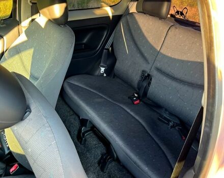 Фиолетовый Тойота Ярис, объемом двигателя 1 л и пробегом 180 тыс. км за 3200 $, фото 3 на Automoto.ua