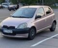Фиолетовый Тойота Ярис, объемом двигателя 1 л и пробегом 187 тыс. км за 3500 $, фото 1 на Automoto.ua